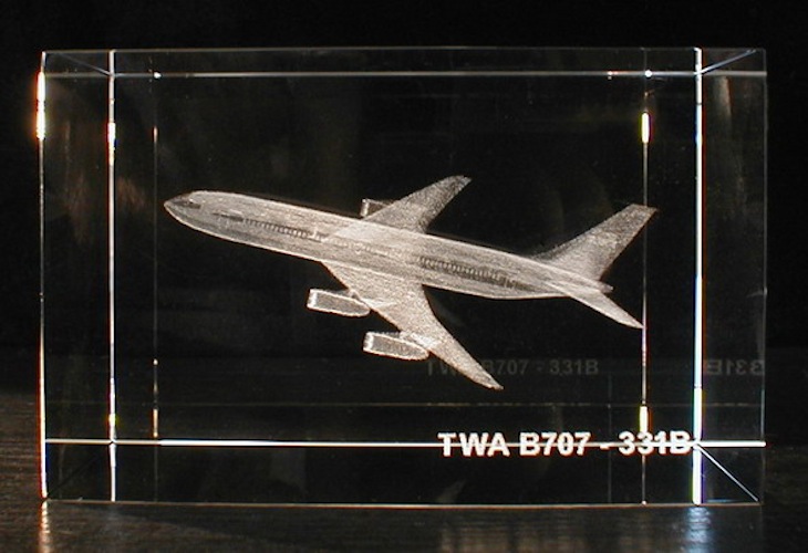 Боинг-707 в стекле